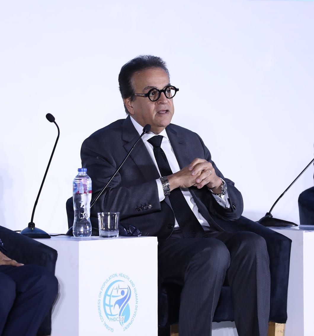 الصحة تتحرك لدعم طبيب أصيب بطلق ناري أثناء عمله في القوافل الطبية